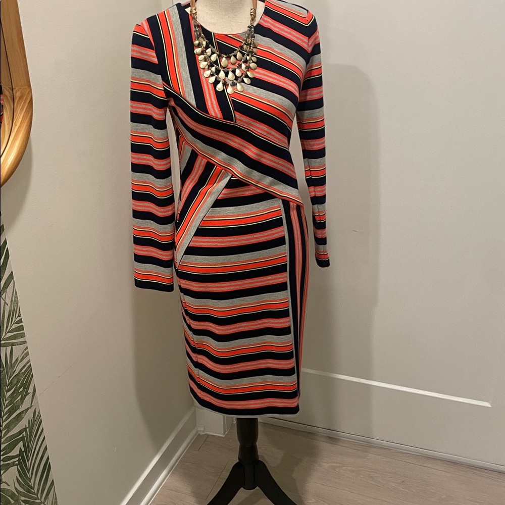 NWOT FORM FITTED DRESS SIZE 2